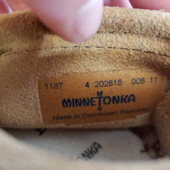 Minnetonka size 4 - Picture 6 of 6